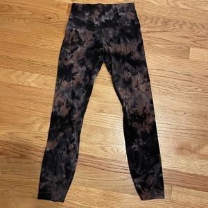 Lululemon align high rise 28” leggings in a black/multi colored pattern